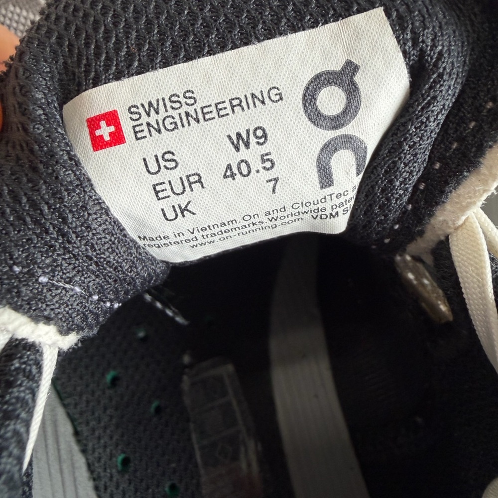$160 On Cloudsurfer CloudTec Running Shoes Sneakers Gray White Black 9 - Picture 8 of 9